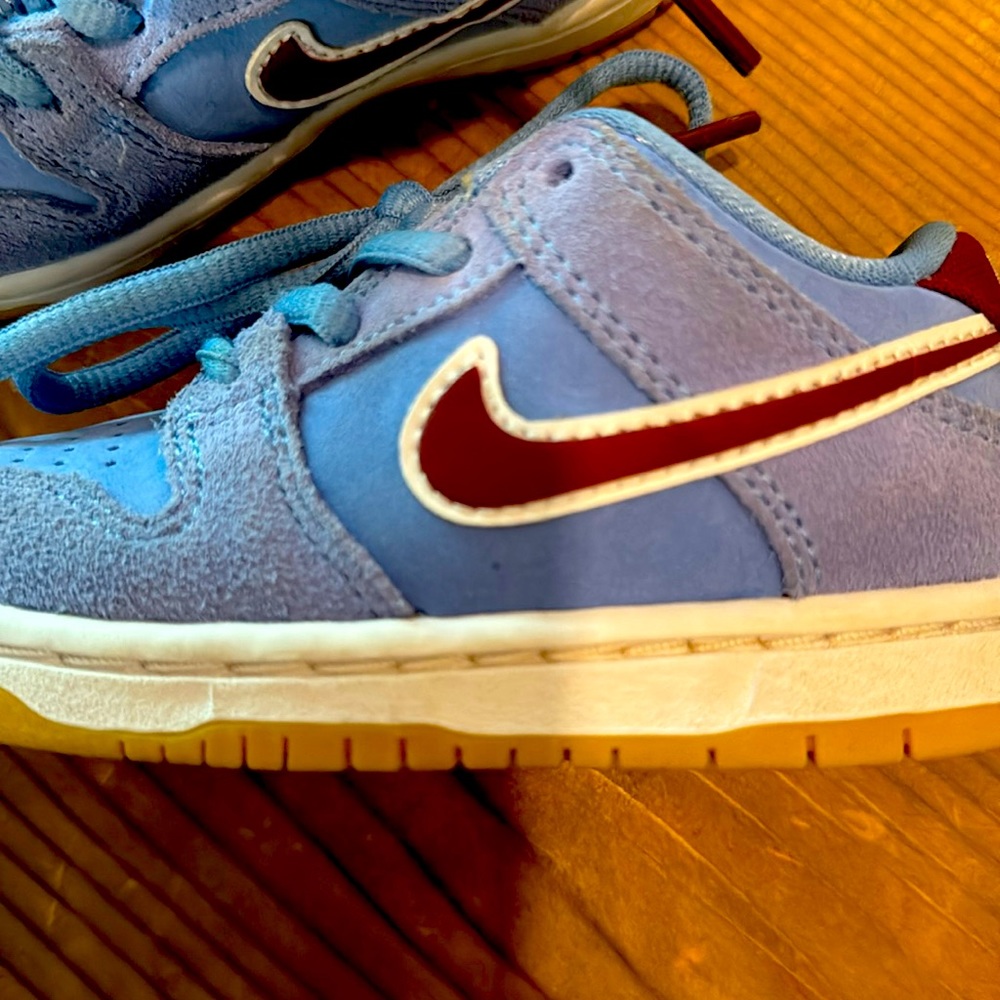 Nike SB Dunk Low Philadelphia Phillies Kids Size 7